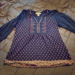 Light 3/4 sleeve top